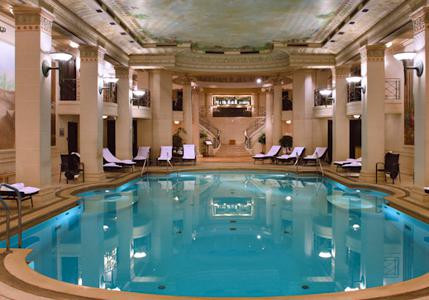 La piscine du Ritz est considérée comme la plus belle et la plus grande piscine privée de Paris....