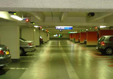 En Allemagne, un maire souhaite interdire des places de parking aux conductrices...