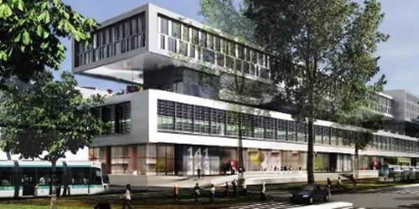 Le projet de reconversion de l'entrepôt Macdonald avait été présenté fin 2009 par le maire de Paris Bertrand Delanoë.