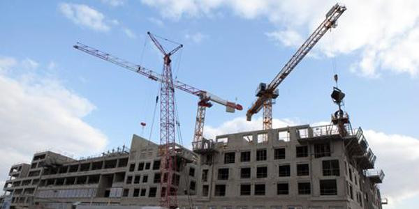 Le gouvernement pourra légiférer pour accélérer les projets de construction.