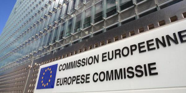 La Commission européenne est, avec le Conseil de l'Union européenne et le Parlement européen, l'une des principales institutions de l'Union européenne.
Son siège est situé à Bruxelles dans le bâtiment Berlaymont.