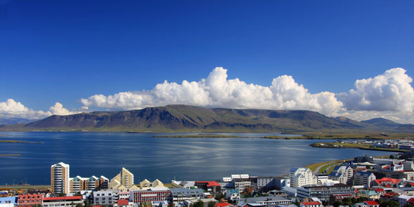 De nombreux Islandais remboursent des prêts immobiliers indexés sur l'inflation..