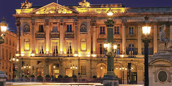 À son inauguration le 11 mars 1909, l'hôtel de Crillon est le premier grand "hôtel de prestige" parisien doté d'une situation exceptionnelle et d'un confort luxueux...