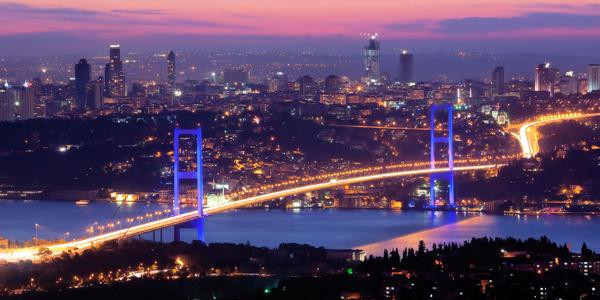 Istanbul est la plus grande ville de Turquie avec plus de 15 millions d'habitants.