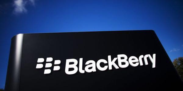 Entre perte de près d'un milliard de dollars et licenciements de près de 10 000 employés, BlackBerry semble incapable d'enrayer sa chute.