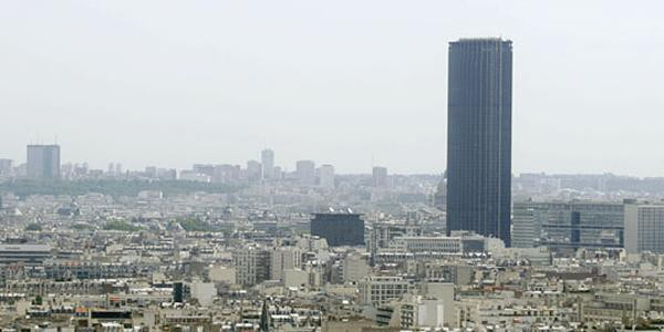 La Tour Montparnasse d'une hauteur de 210 m.