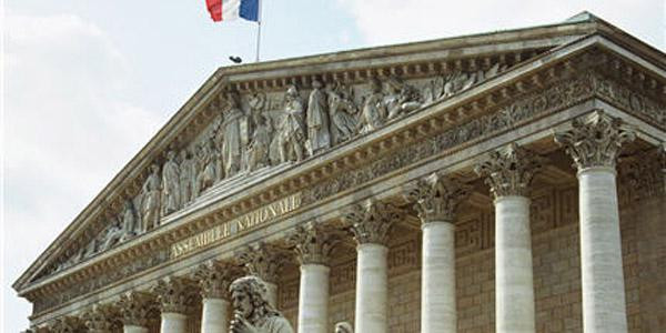 Le palais Bourbon est le nom communément donné au bâtiment qui abrite l’Assemblée nationale française, situé sur le quai d'Orsay, dans le 7e arrondissement de Paris.