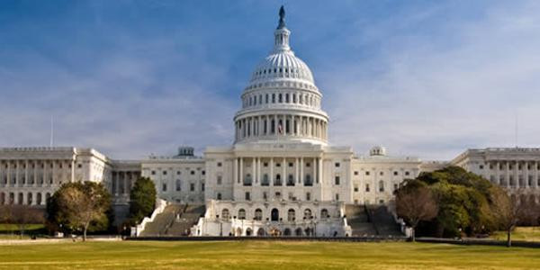 Le Sénat siège dans l'aile Nord du Capitole (l'aile Sud est occupée par la Chambre des représentants), situé à Washington.