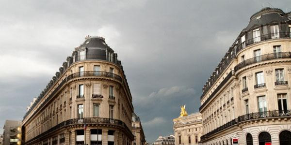 La maire de Paris entend transformer au total 200.000 m² de bureaux en logements au cours de sa mandature.
