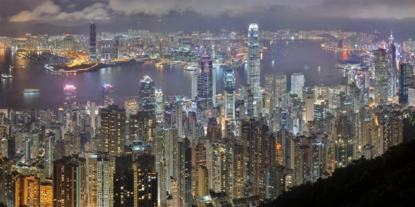 D'après Hitachi, la construction à tout-va de gratte-ciel en Chine fait que ce pays absorbe 60% du marché des ascenseurs (ici, Hong Kong).