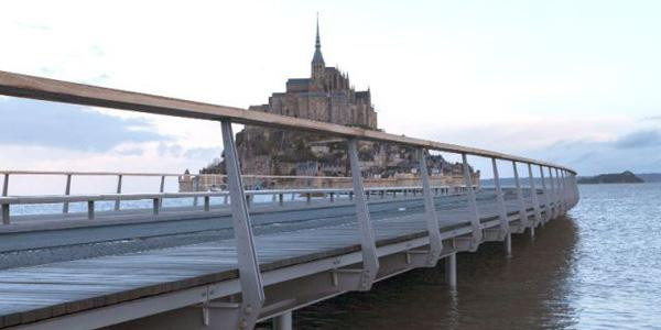 Inscrit au patrimoine mondial par l'Unesco, le Mont-Saint-Michel est un des premiers sites touristiques français, avec 2,3 millions de visiteurs en 2013.