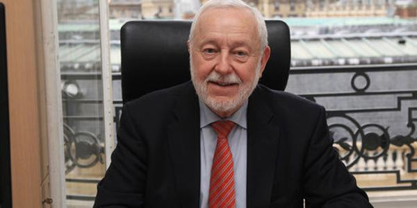 Le président de l'Union Sociale pour l'Habitat (USH) Jean-Louis Dumont, le 3 décembre 2012 à Paris. | AFP/PIERRE VERDY