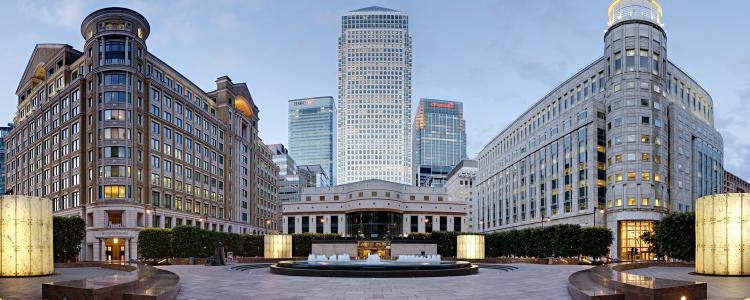 Canary Wharf est un quartier d’affaires moderne, constellé de tours, situé dans l’est de Londres.
