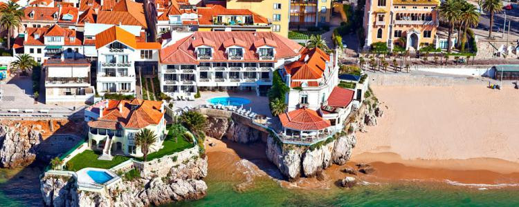 Les Français raffolent de maisons avec piscine à Cascais, station balnéaire cossue près de Lisbonne, et de villas au bord de la mer dans le sud du Portugal.