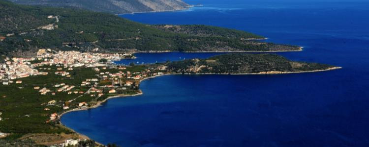 De nombreuses villas sont à vendre, à prix intéressants, en Grèce (ici Mykonos, île du nord des Cyclades grecques).