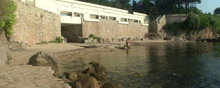 Capture d'écran d'une vidéo de l'AFPTV montrant la plage de Vallauris, le 18 juillet 2015 (Photo AFP)