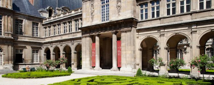 L’hôtel Carnavalet est l’un des rares témoins de l’architecture Renaissance à Paris. C'est l’un des plus anciens hôtels du Marais (1548 à 1560)