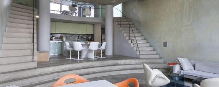Les escaliers symétriques de la première maison de Philippe Starck