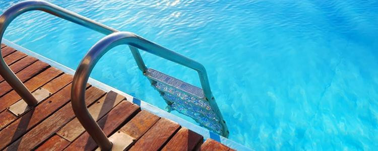 Une piscine "insusceptible d'être déplacée" est retenue pour le calcul des impôts locaux