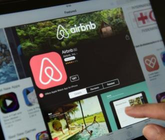 http://immobilier.lefigaro.fr/article/airbnb-jouerait-sa-survie-a-new-york_3fb18b64-96cd-11e6-a7e6-56137a0d07fe/