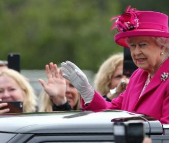 Londres verse à la reine un loyer en clous et fers à cheval