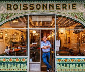 Sébastien Erras a visité Paris pour ne retenir que le meilleur des devantures de ces vieilles boutiques parisiennes