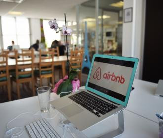 Hôtels et agents immobiliers unis contre Airbnb