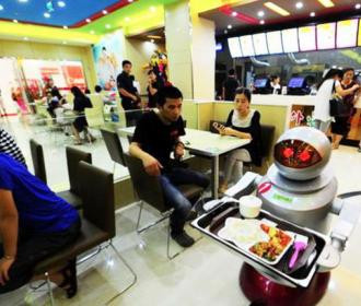 Chine : ce restaurant propose aux clients de se faire servir par des robots