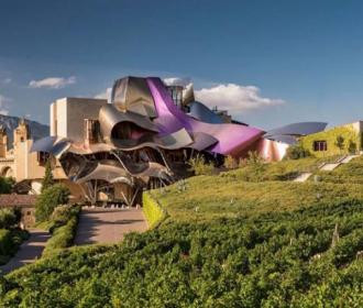 Découvrez cet hôtel futuriste construit au milieu des vignes espagnoles