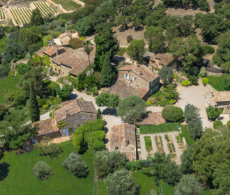 Johnny Depp baisse le prix de vente de sa villa varoise à 35 millions d'euros