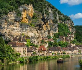 La Roque-Gageac, l'un des treize villages comptant succéder à Rochefort-en-Terre, lauréat 2016 