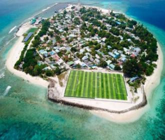 En images : grâce à la solidarité locale, un sublime terrain a été inauguré aux Maldives
