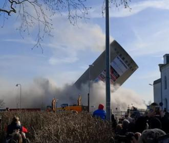 Danemark: La démolition d'un silo tourne mal, le bâtiment s'écrase sur un centre culturel